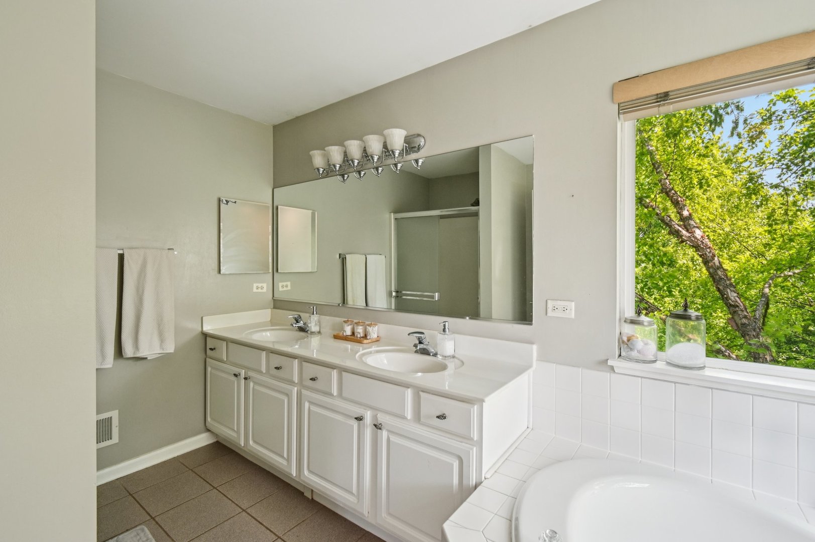 914 Eaton Court, Lake Villa, IL 60046