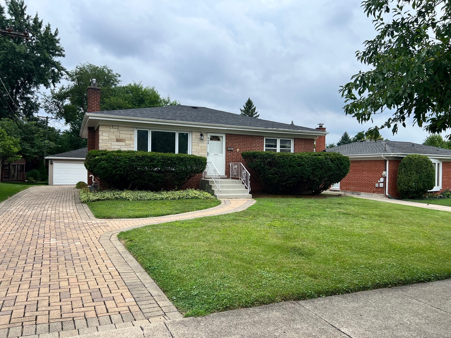 498 W 3rd Street, Elmhurst, IL 60126
