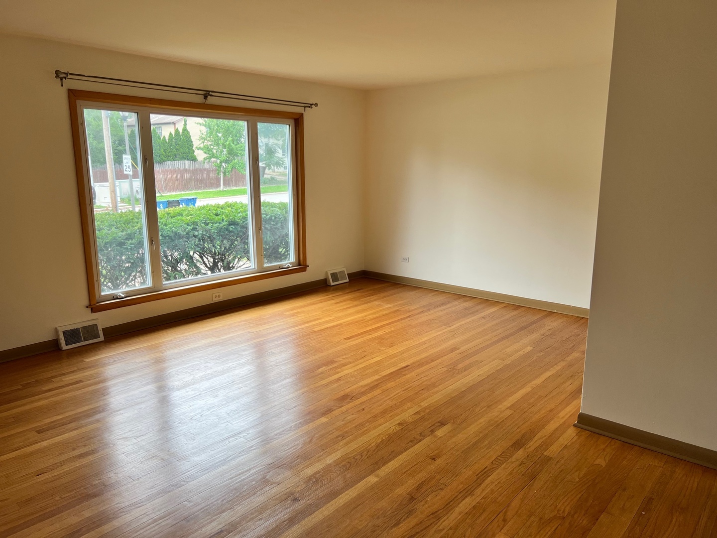 498 W 3rd Street, Elmhurst, IL 60126