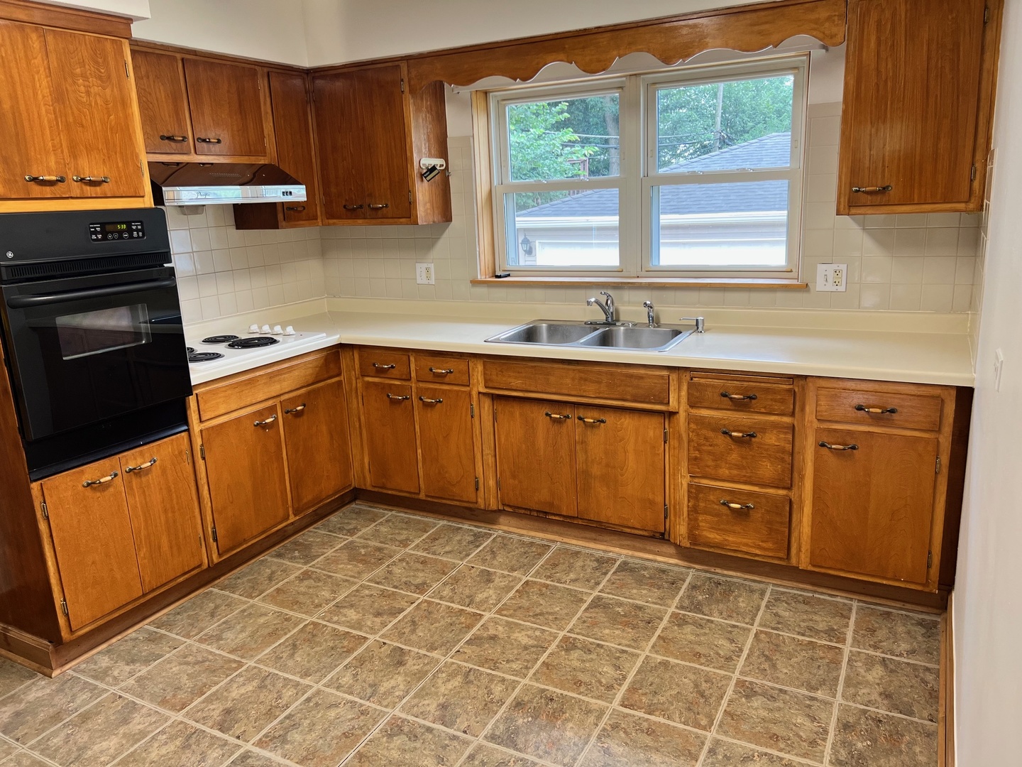 498 W 3rd Street, Elmhurst, IL 60126