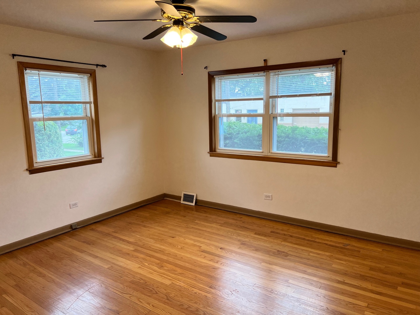 498 W 3rd Street, Elmhurst, IL 60126