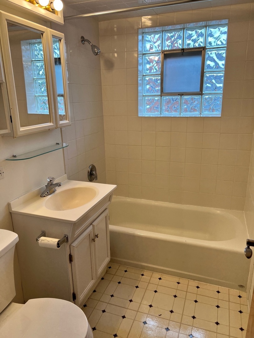 498 W 3rd Street, Elmhurst, IL 60126