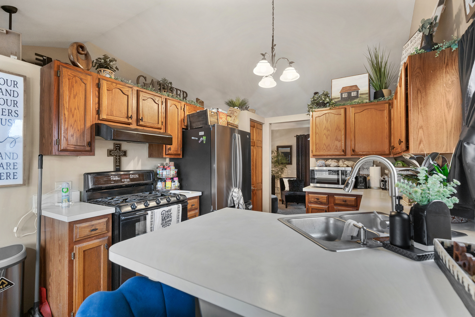 1159 SPRING CREEK Road, Elgin, IL 60120