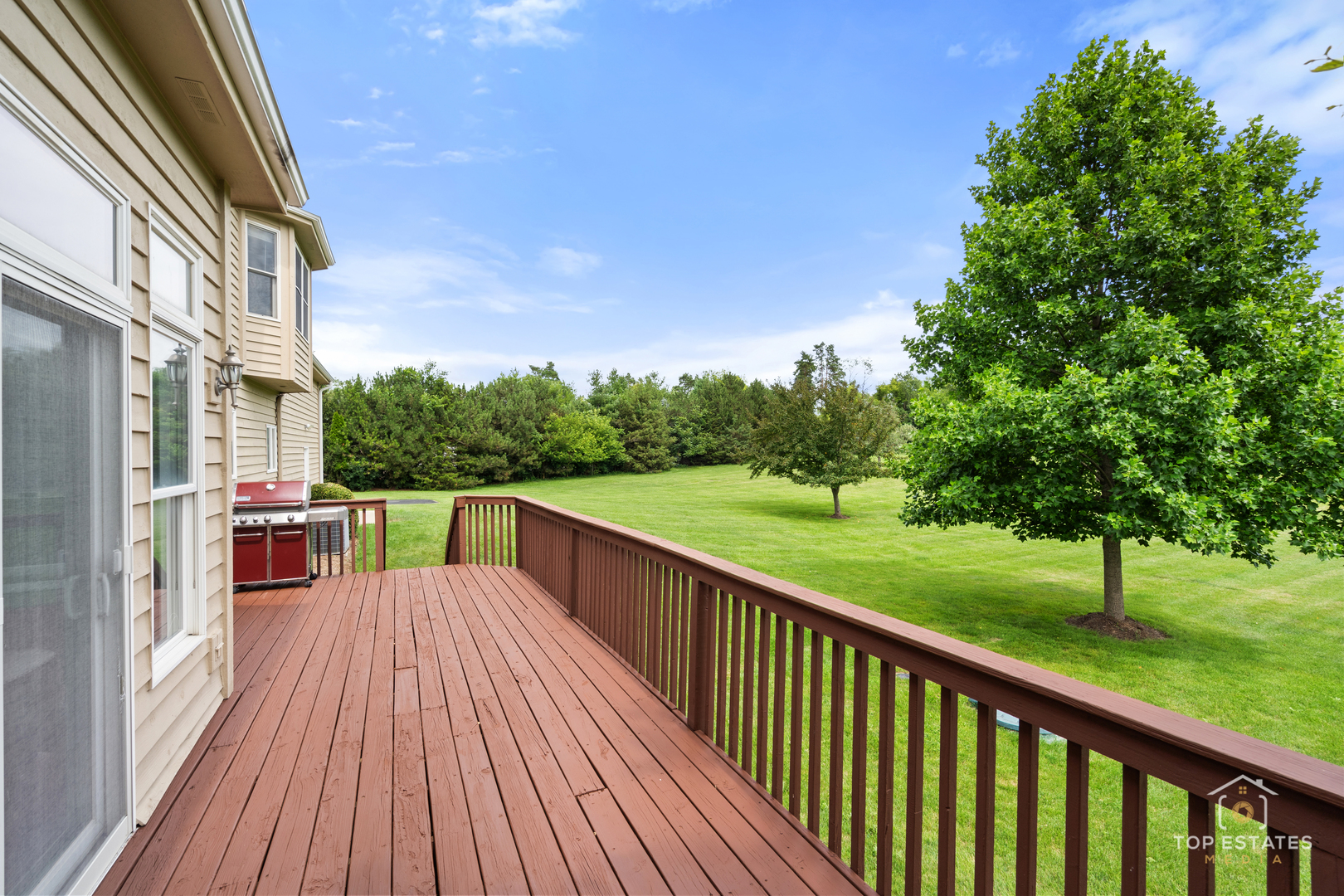 175 Clover Hill Lane, North Barrington, IL 60010