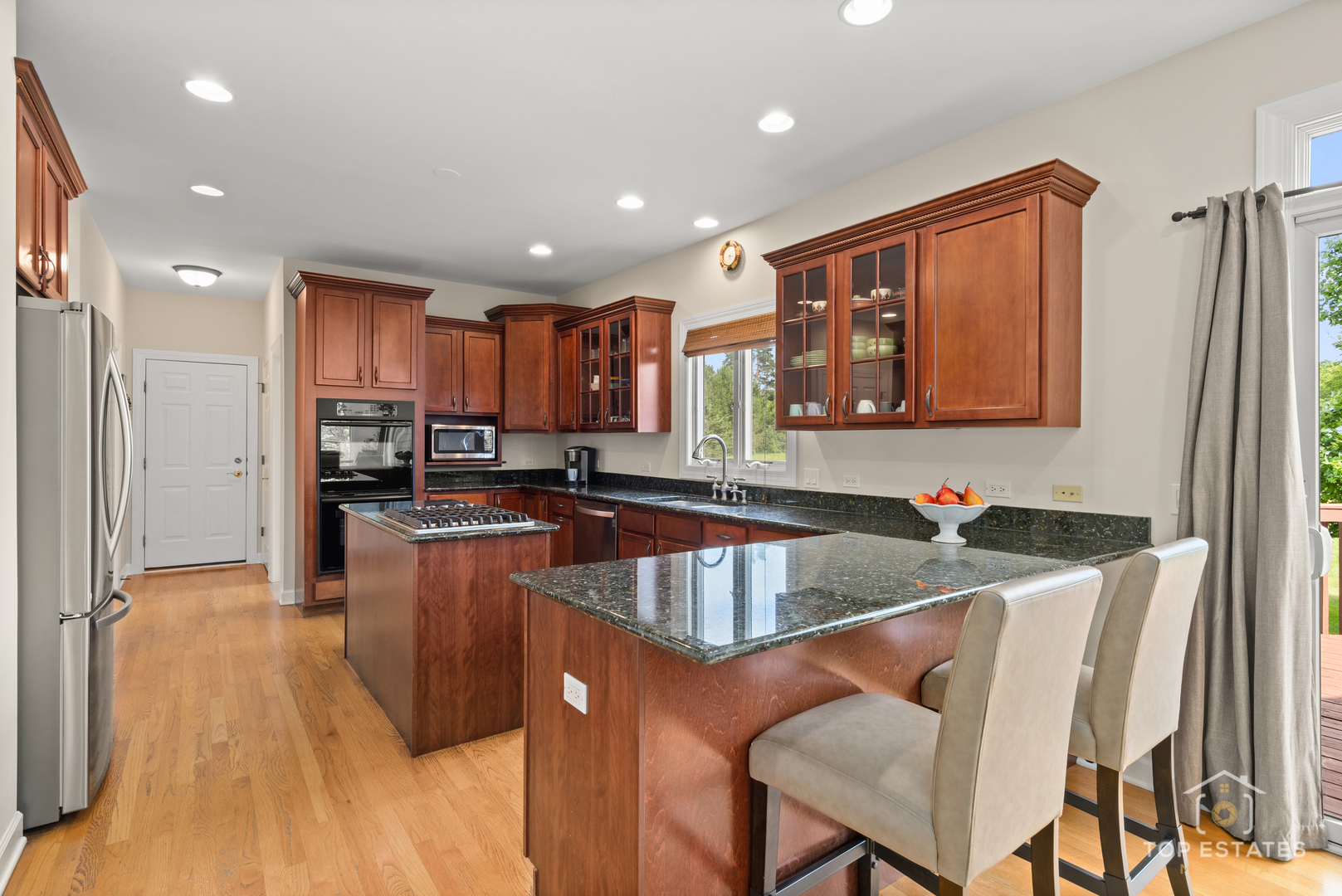 175 Clover Hill Lane, North Barrington, IL 60010