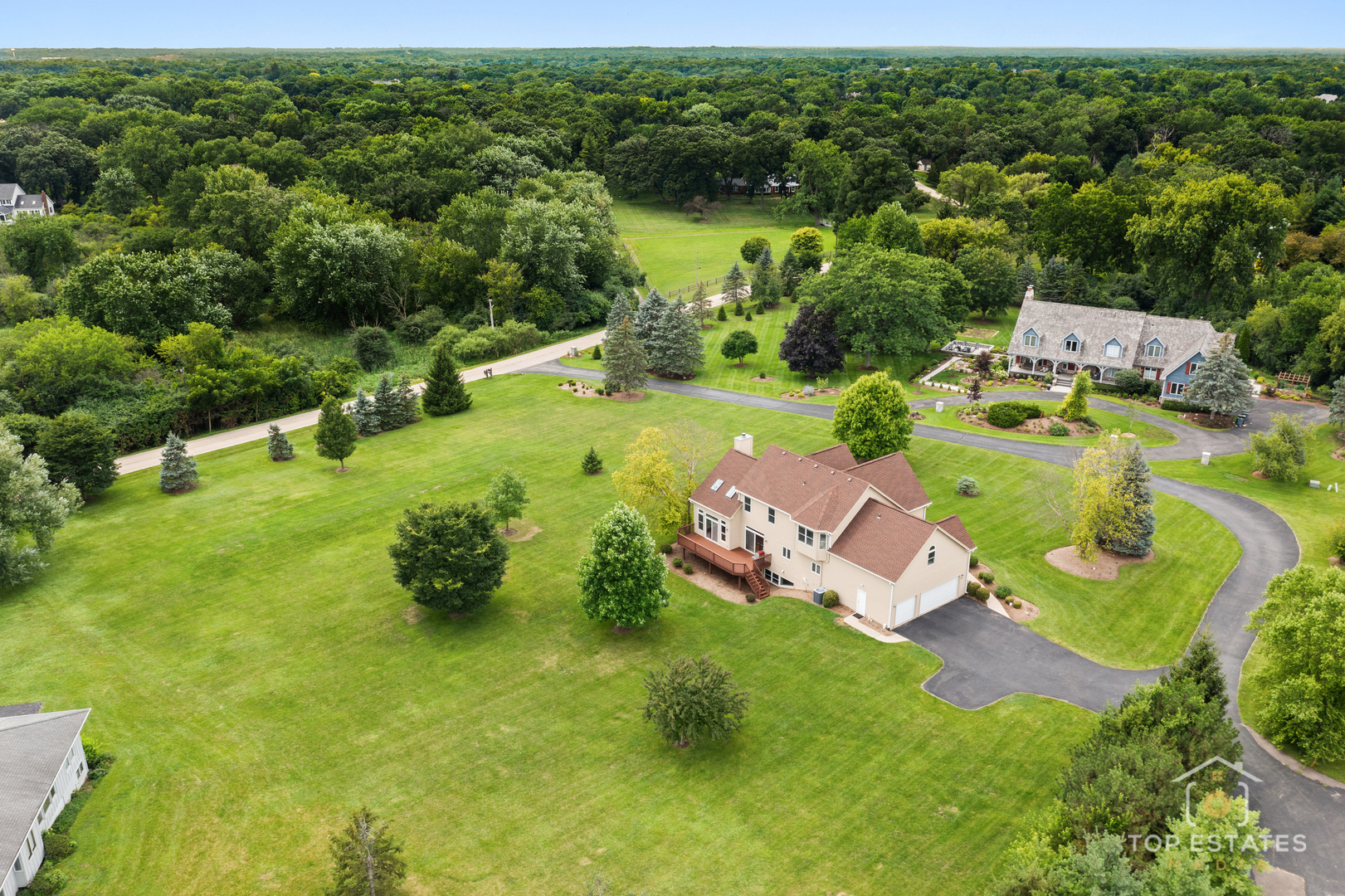175 Clover Hill Lane, North Barrington, IL 60010