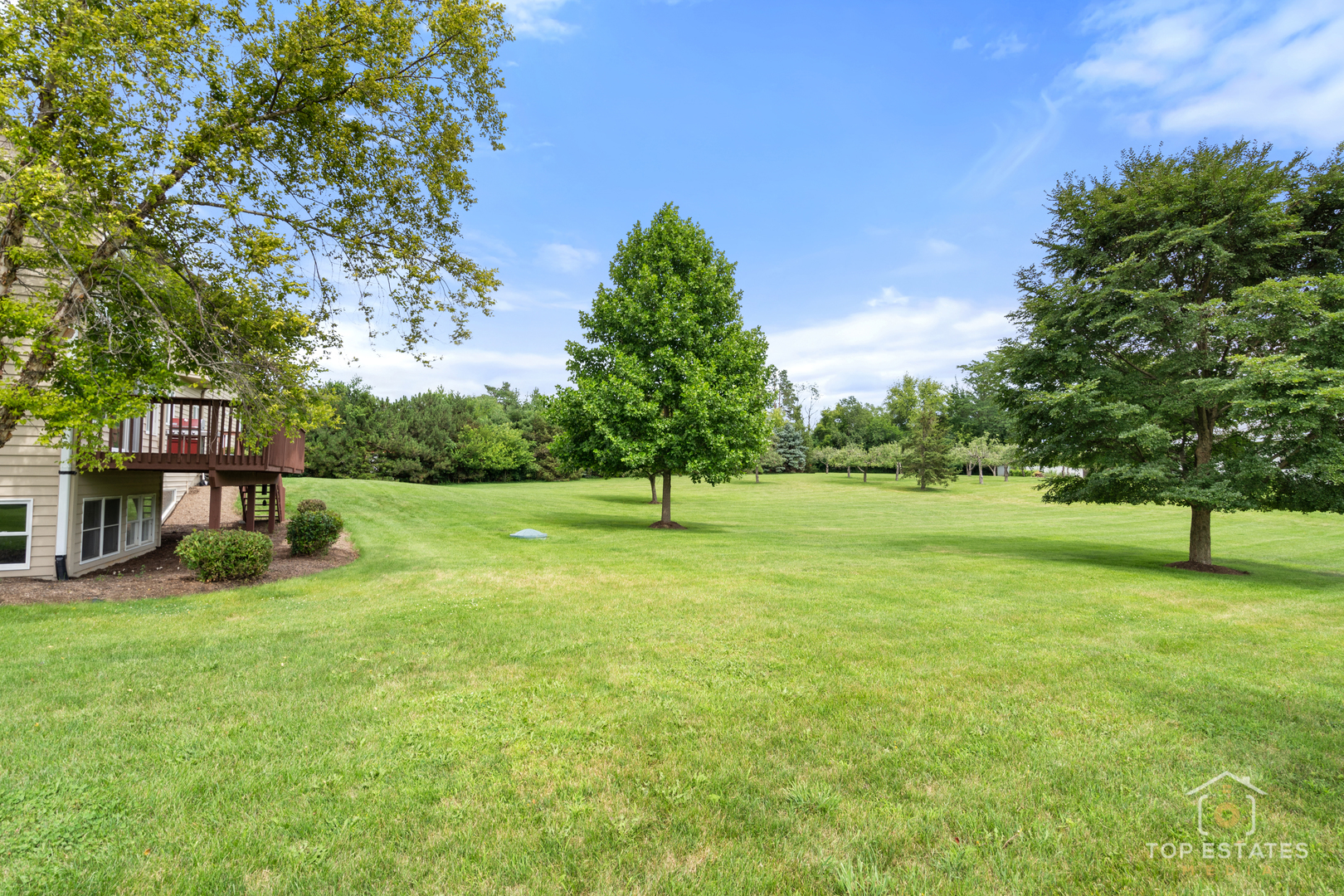 175 Clover Hill Lane, North Barrington, IL 60010
