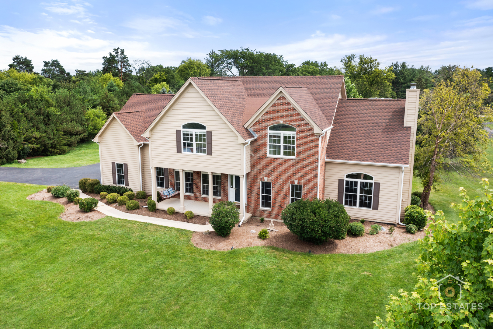 175 Clover Hill Lane, North Barrington, IL 60010