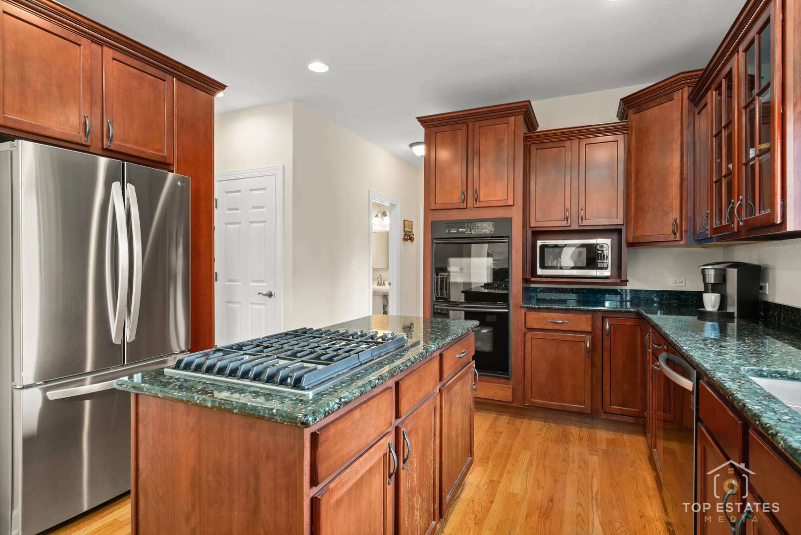 175 Clover Hill Lane, North Barrington, IL 60010