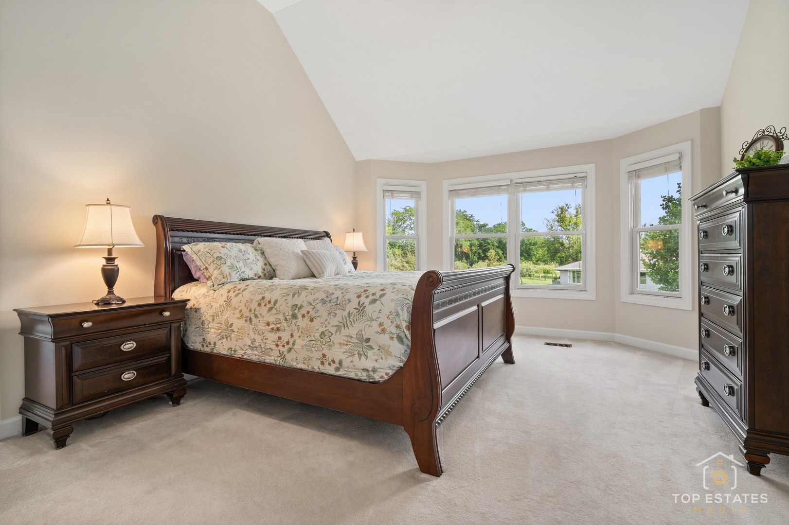 175 Clover Hill Lane, North Barrington, IL 60010