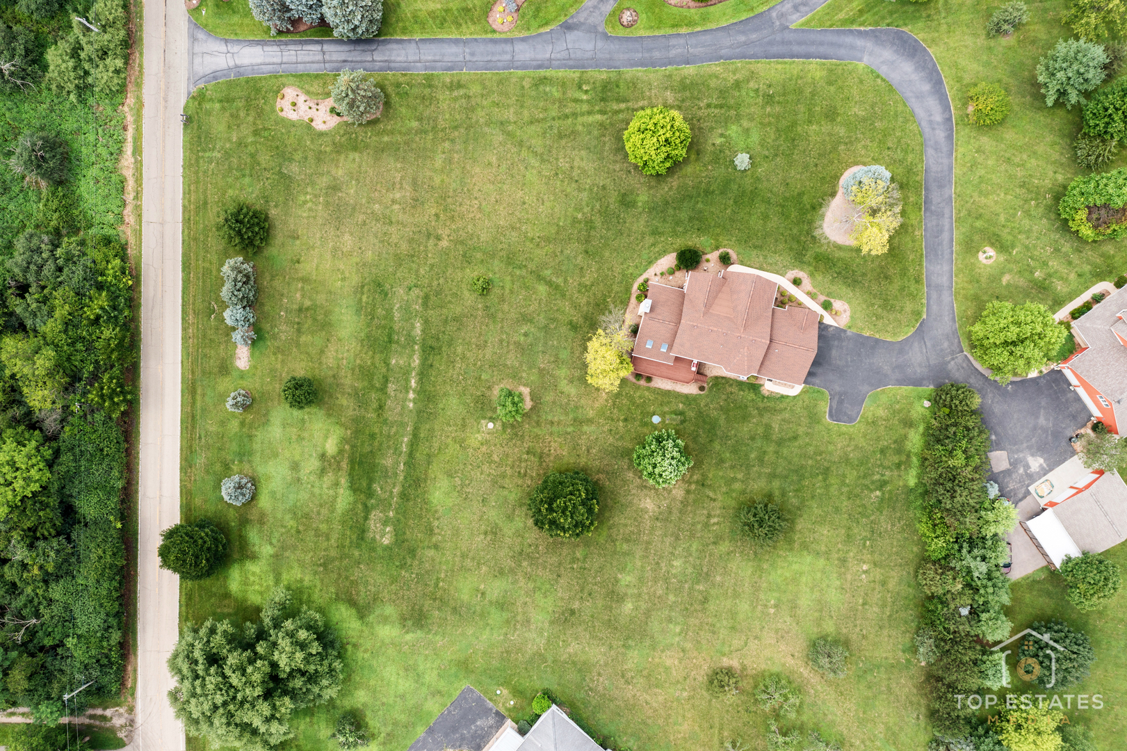 175 Clover Hill Lane, North Barrington, IL 60010