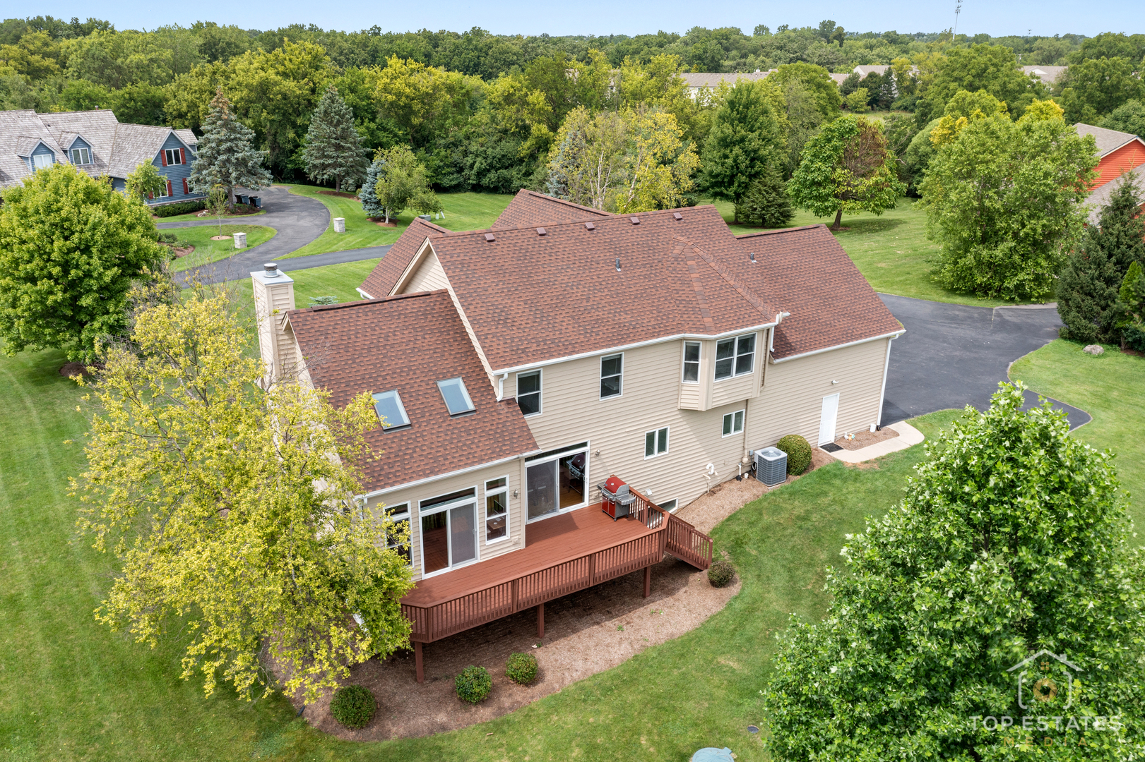 175 Clover Hill Lane, North Barrington, IL 60010