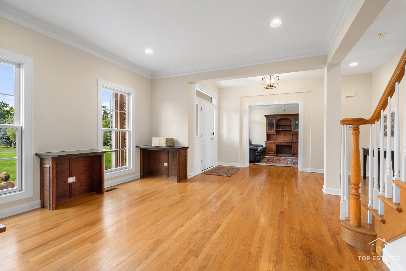 175 Clover Hill Lane, North Barrington, IL 60010