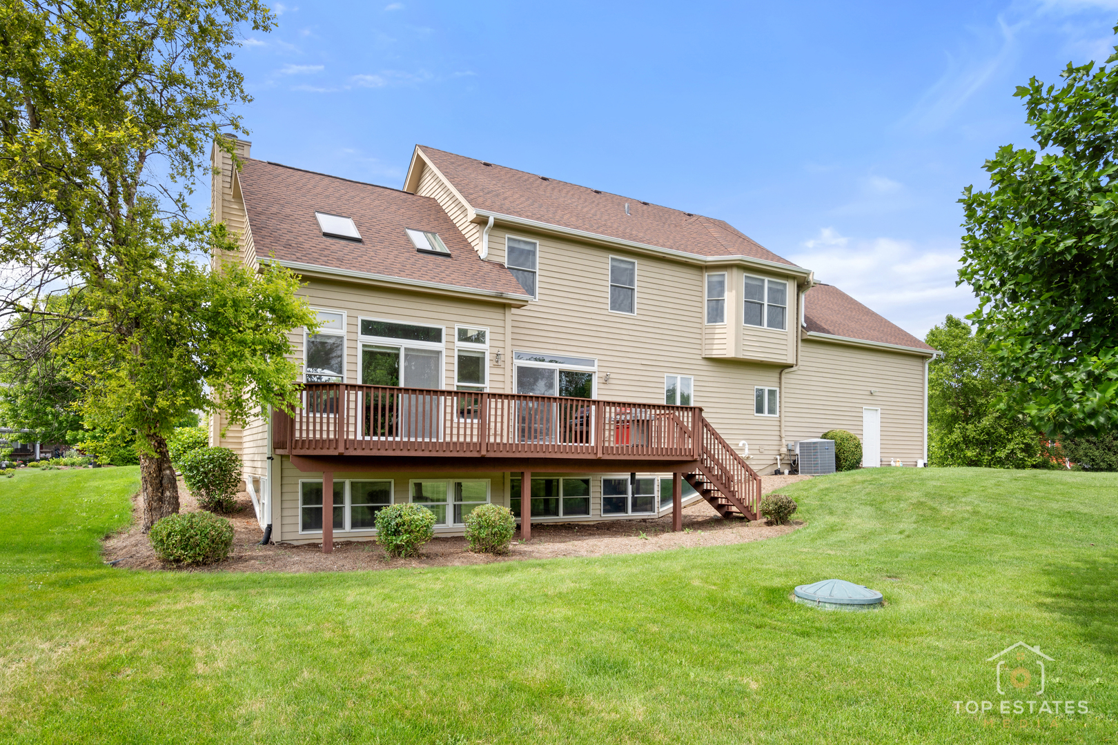 175 Clover Hill Lane, North Barrington, IL 60010
