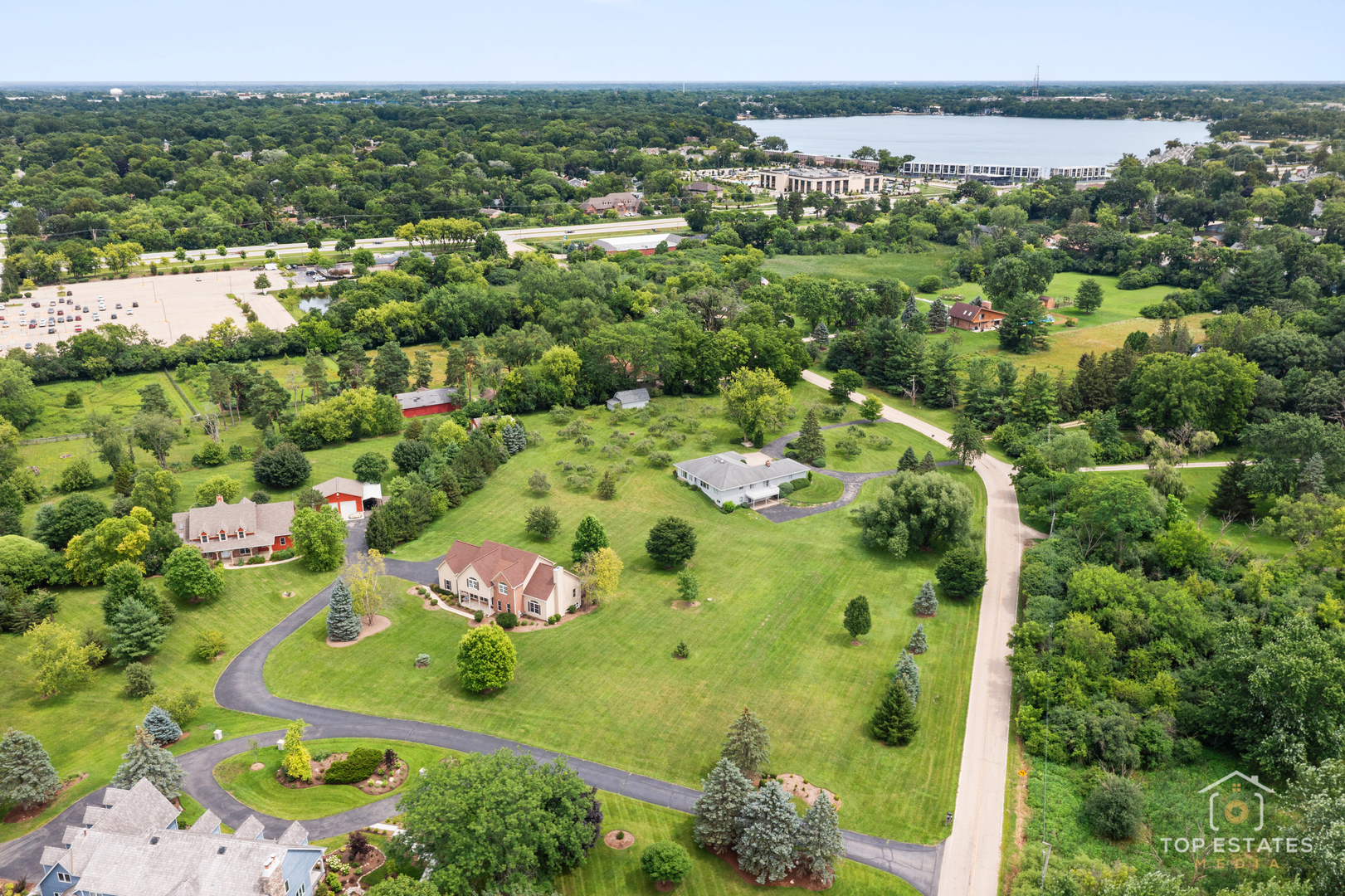 175 Clover Hill Lane, North Barrington, IL 60010