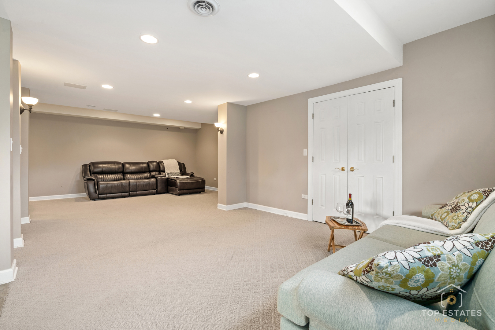 175 Clover Hill Lane, North Barrington, IL 60010
