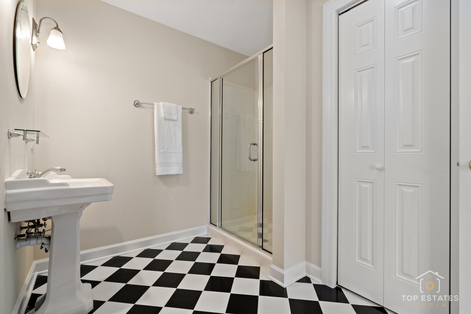 175 Clover Hill Lane, North Barrington, IL 60010