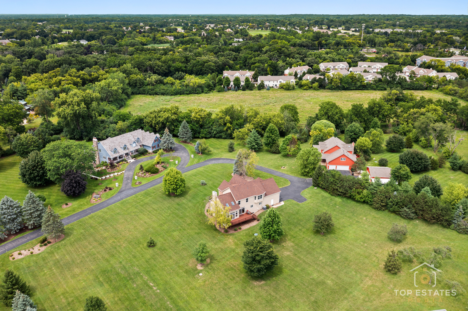 175 Clover Hill Lane, North Barrington, IL 60010