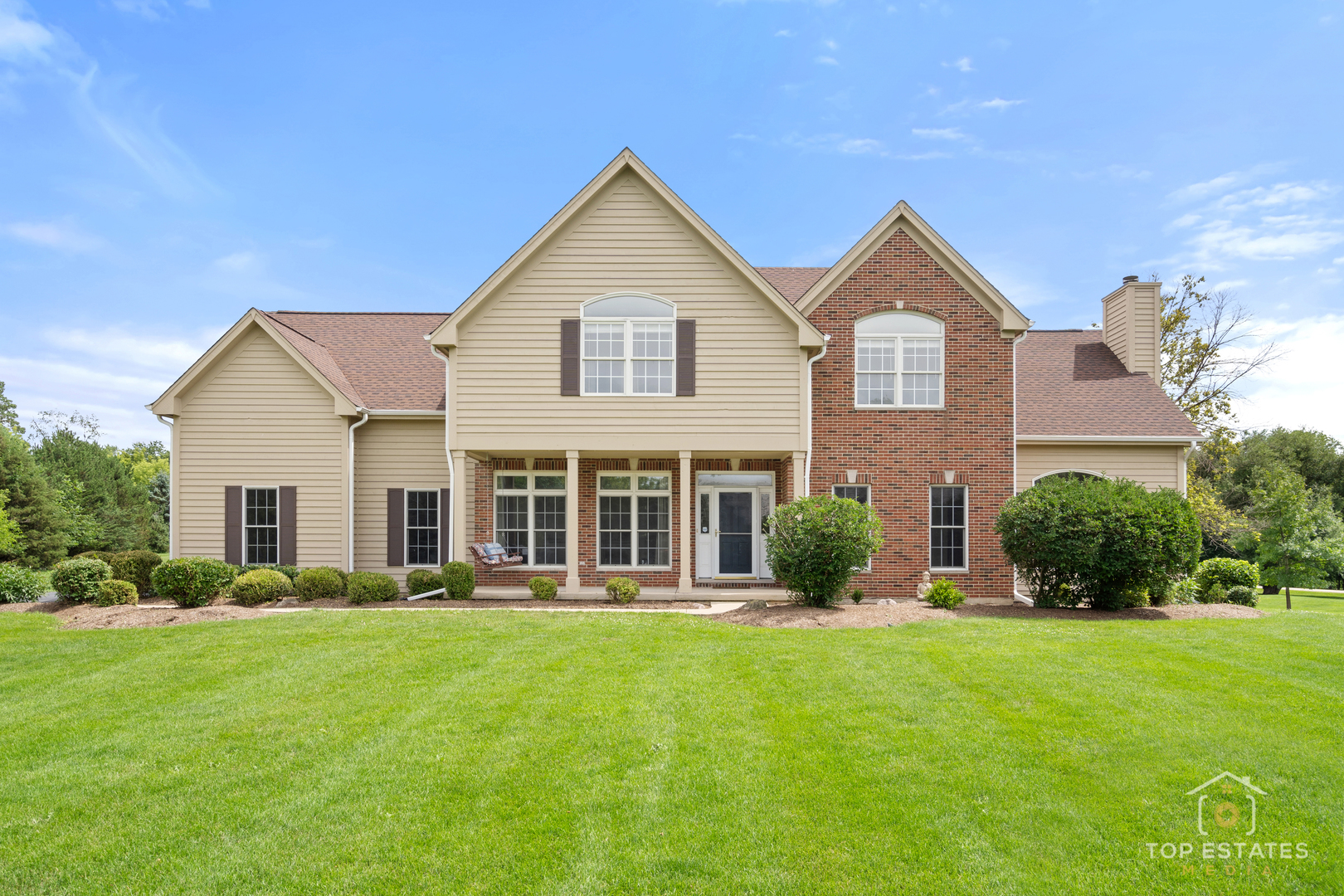 175 Clover Hill Lane, North Barrington, IL 60010
