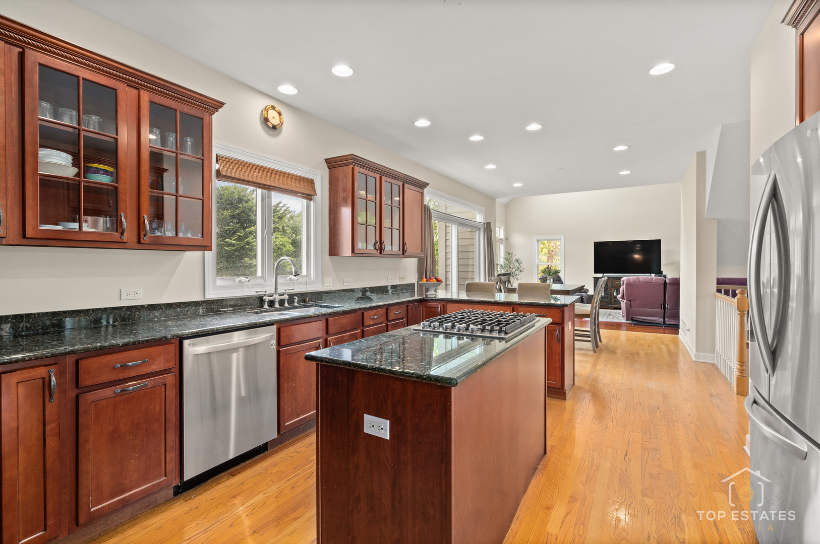 175 Clover Hill Lane, North Barrington, IL 60010