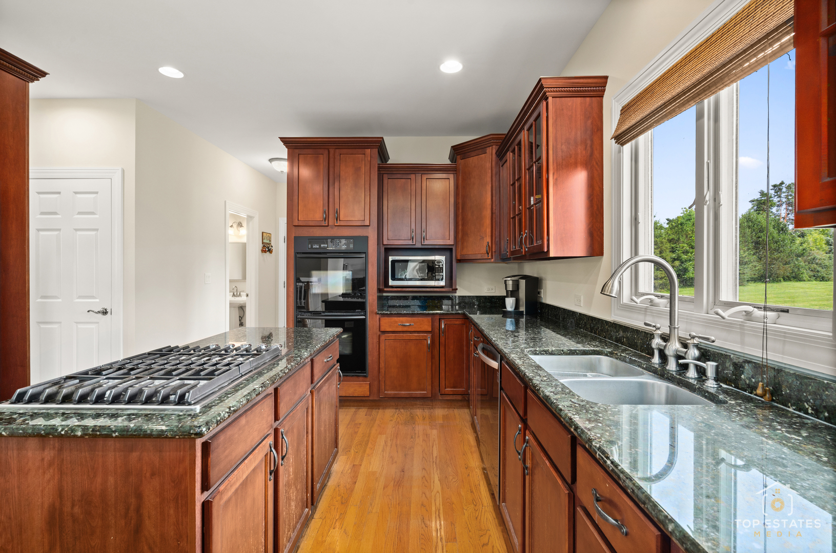 175 Clover Hill Lane, North Barrington, IL 60010