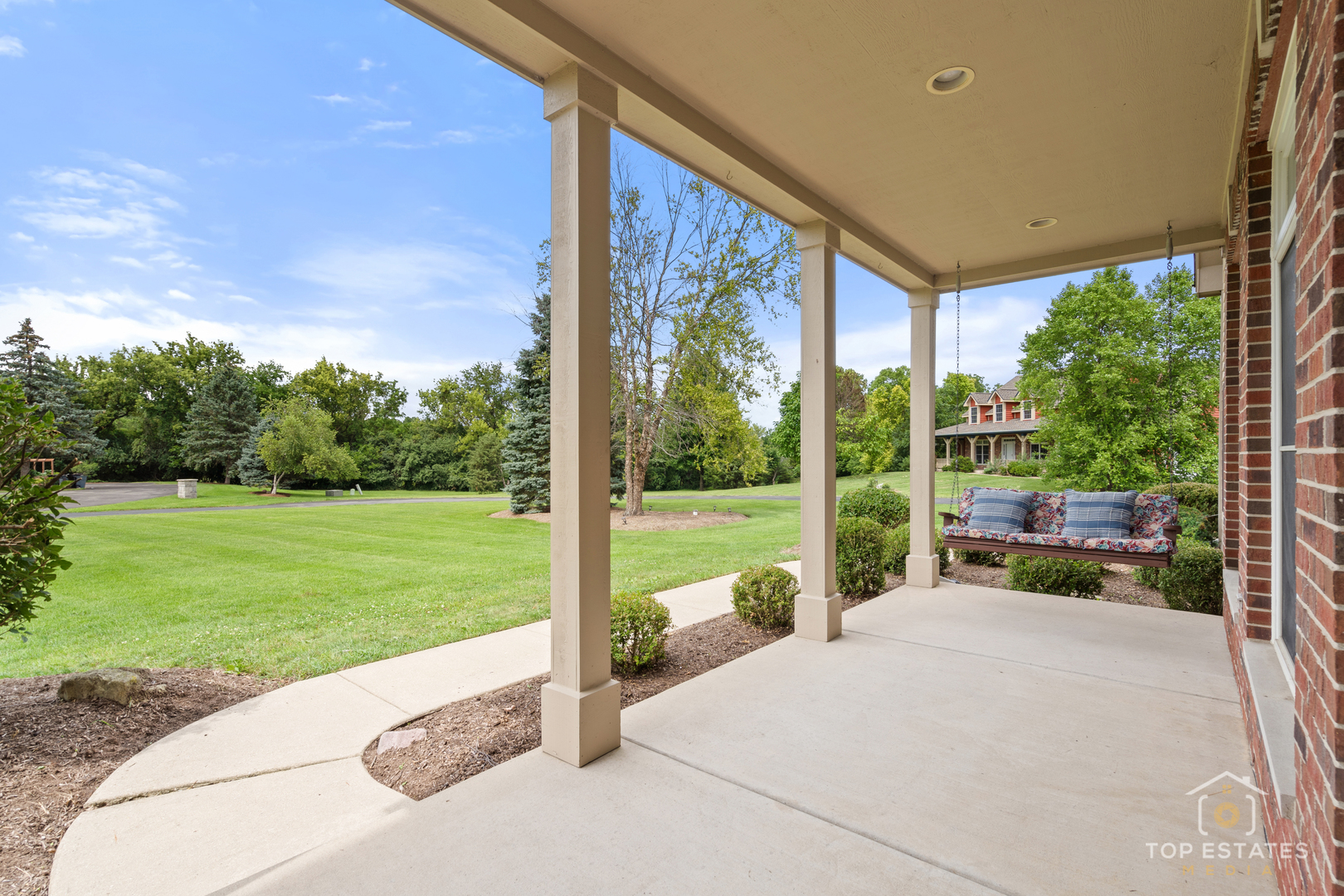 175 Clover Hill Lane, North Barrington, IL 60010