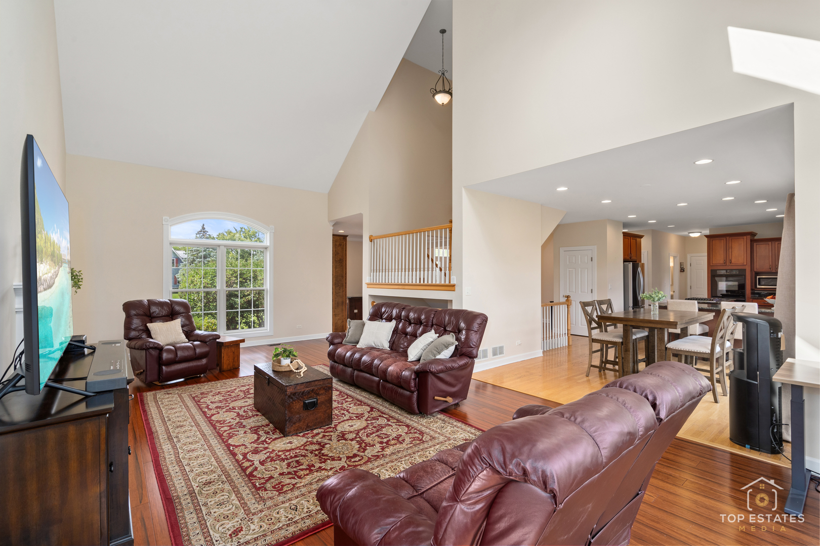 175 Clover Hill Lane, North Barrington, IL 60010