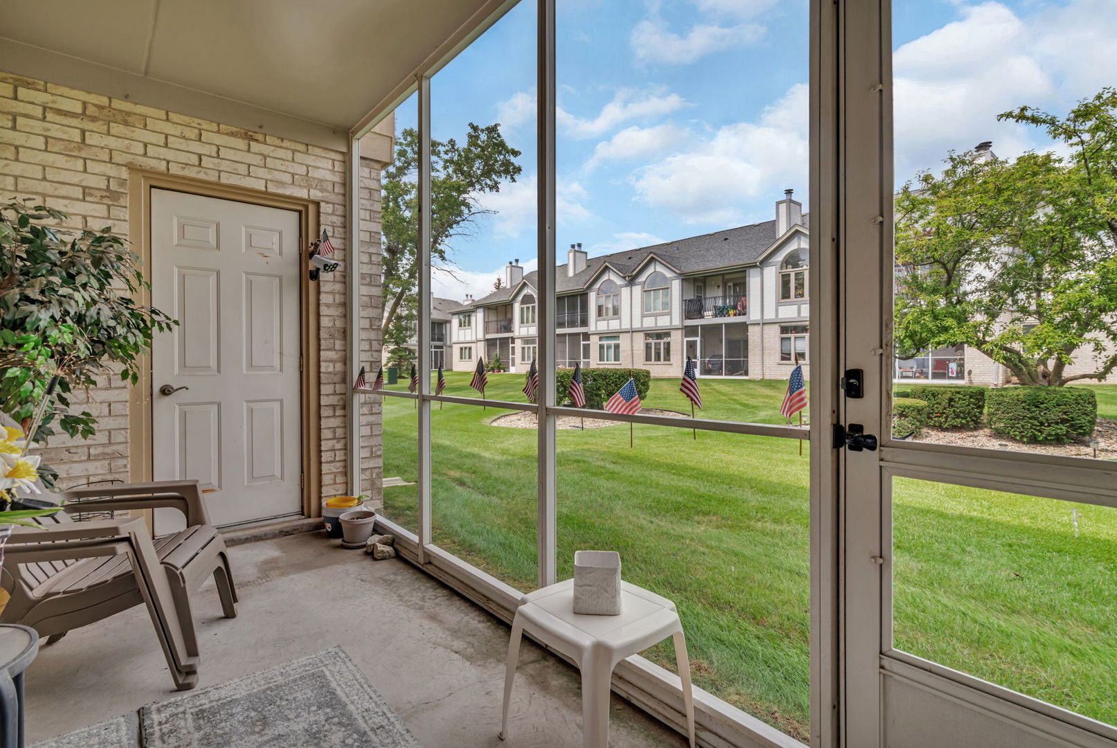 6430 Pinecone Drive #1W, Tinley Park, IL 60477
