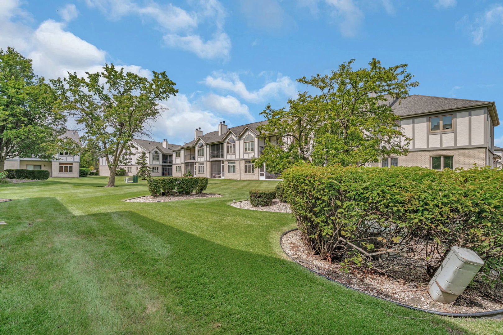6430 Pinecone Drive #1W, Tinley Park, IL 60477