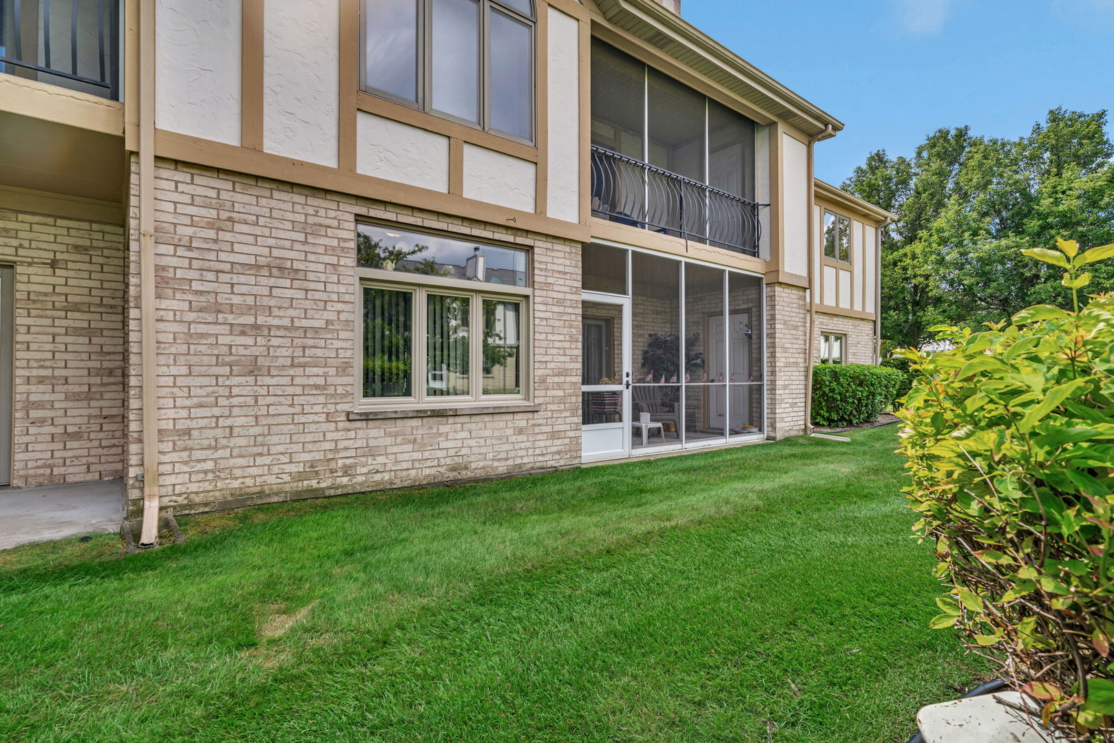 6430 Pinecone Drive #1W, Tinley Park, IL 60477