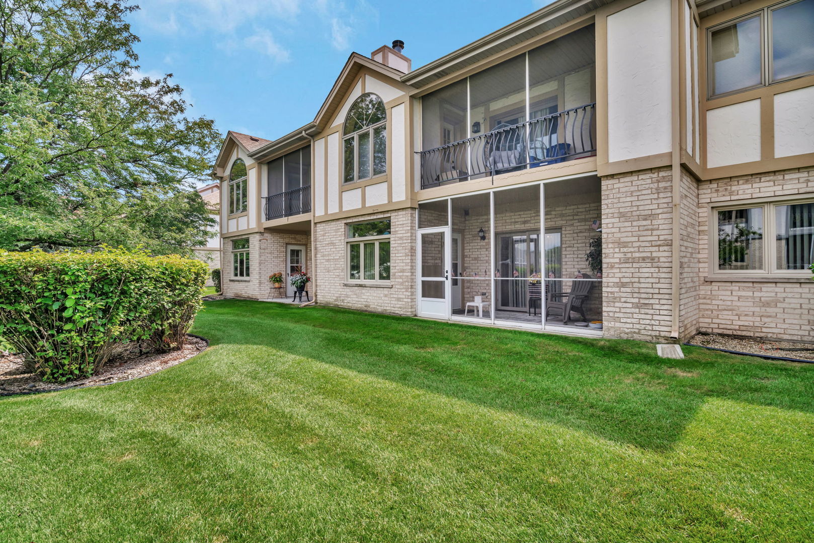 6430 Pinecone Drive #1W, Tinley Park, IL 60477
