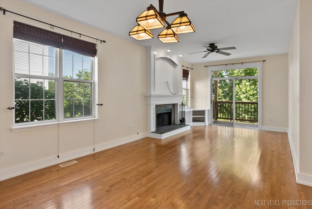 910 Genesee Drive, Naperville, IL 60563