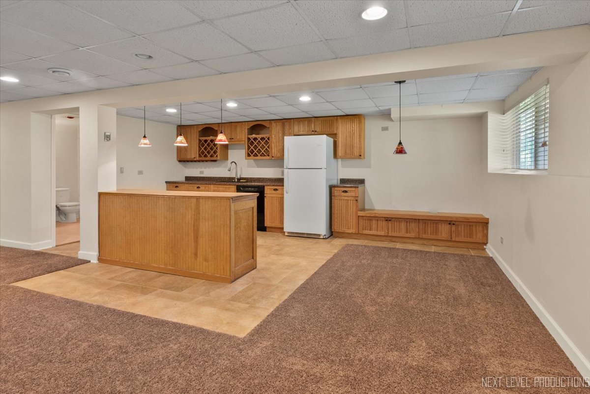 910 Genesee Drive, Naperville, IL 60563