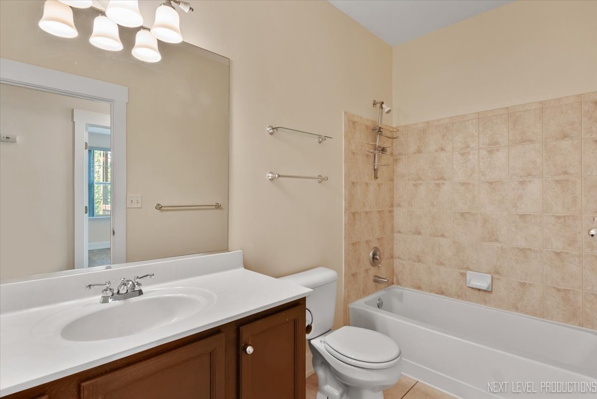 910 Genesee Drive, Naperville, IL 60563