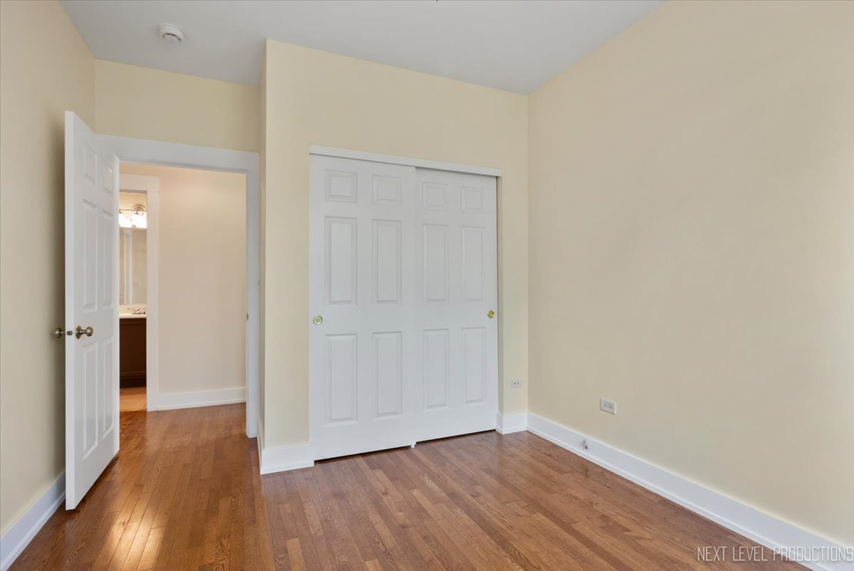 910 Genesee Drive, Naperville, IL 60563