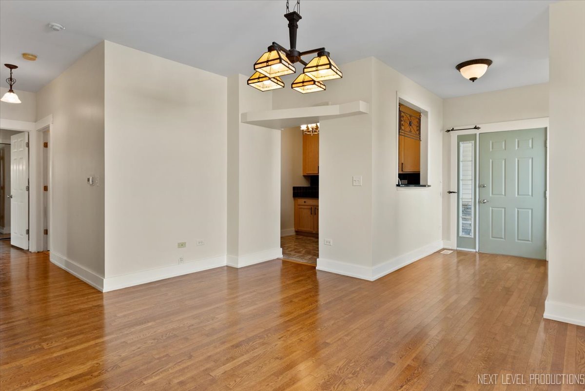 910 Genesee Drive, Naperville, IL 60563