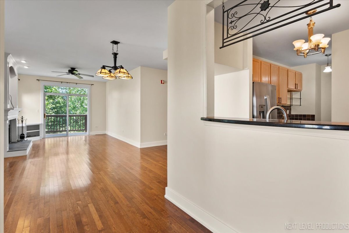 910 Genesee Drive, Naperville, IL 60563