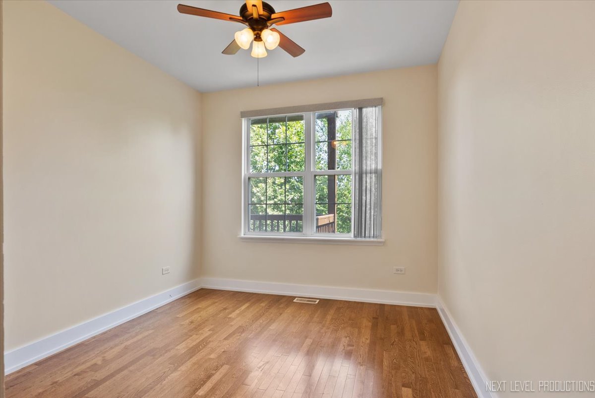 910 Genesee Drive, Naperville, IL 60563