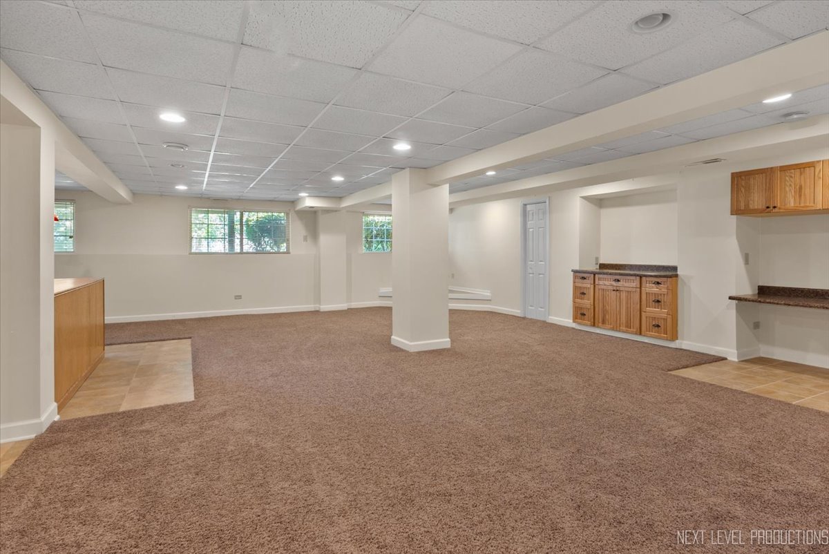 910 Genesee Drive, Naperville, IL 60563