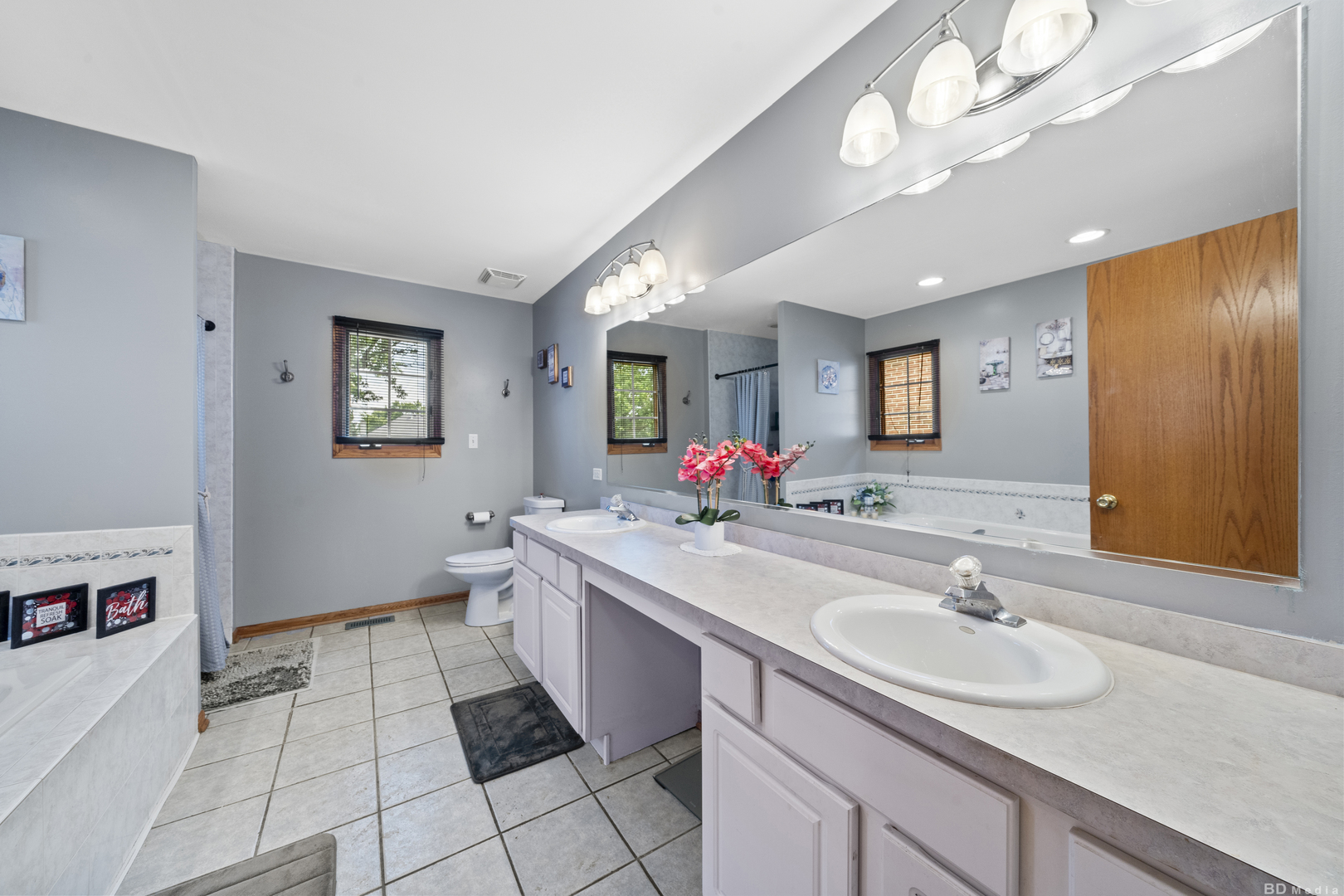 6625 W 91ST Place, Oak Lawn, IL 60453