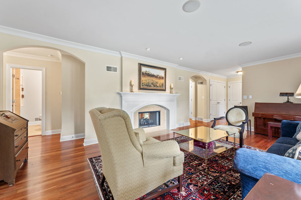 860 Kenton Road, Deerfield, IL 60015