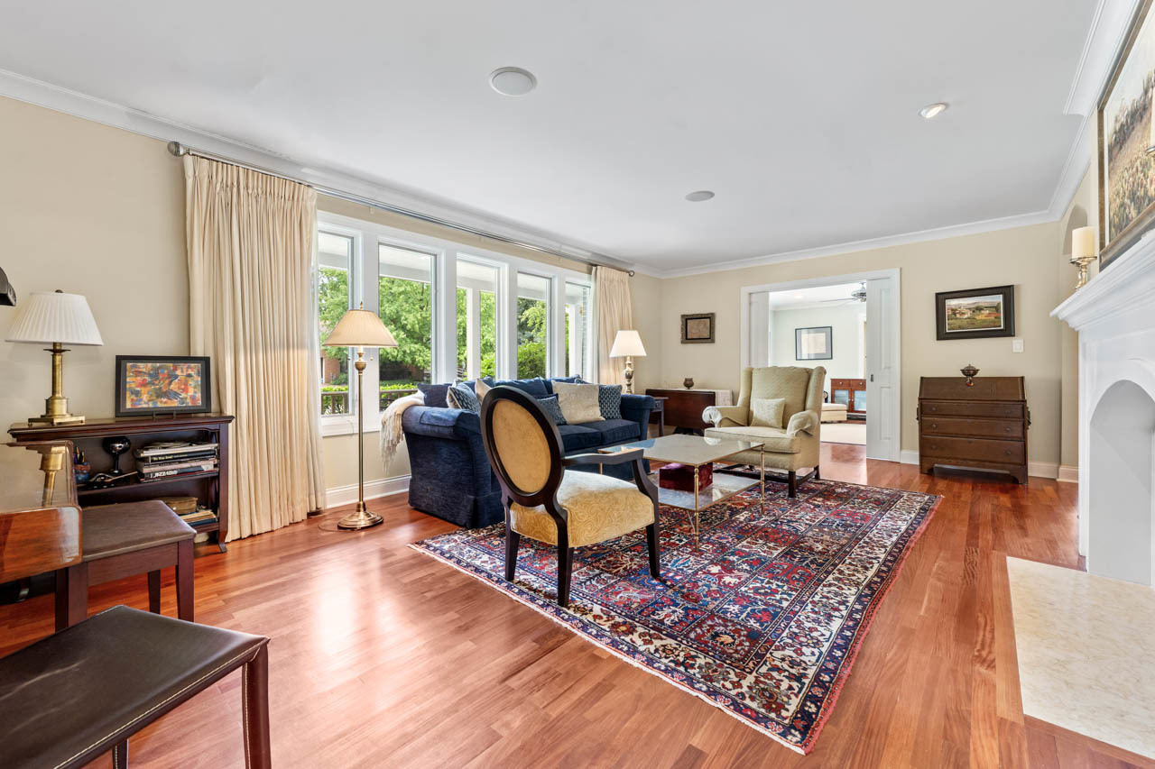 860 Kenton Road, Deerfield, IL 60015