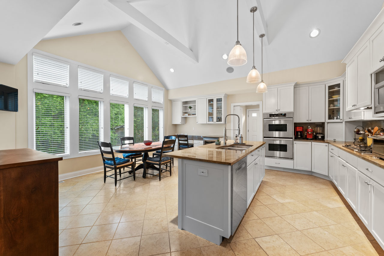 860 Kenton Road, Deerfield, IL 60015