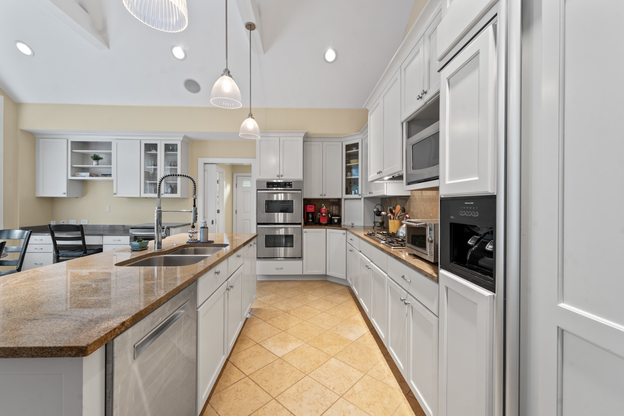 860 Kenton Road, Deerfield, IL 60015