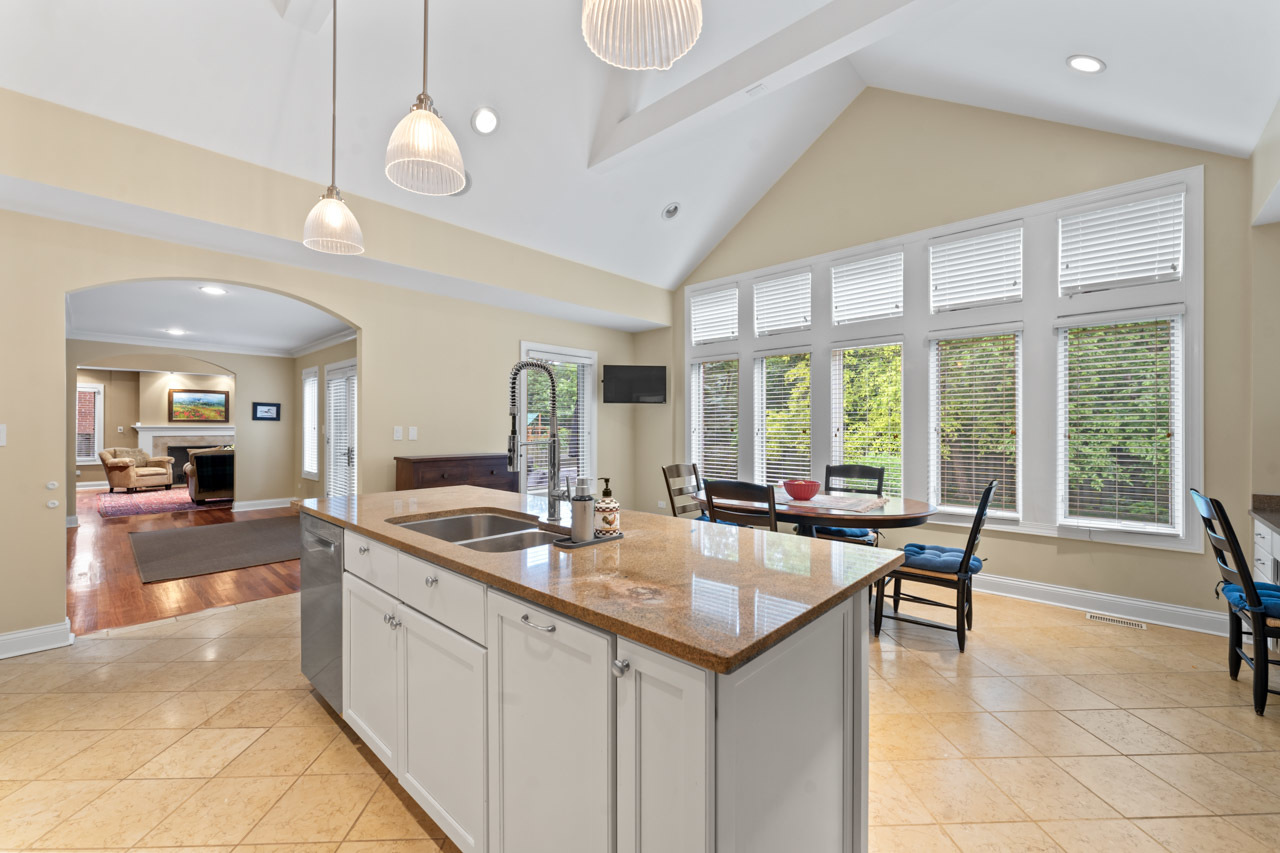 860 Kenton Road, Deerfield, IL 60015