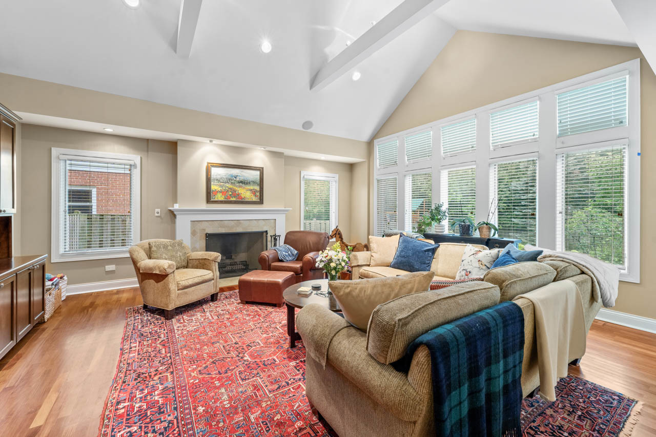 860 Kenton Road, Deerfield, IL 60015
