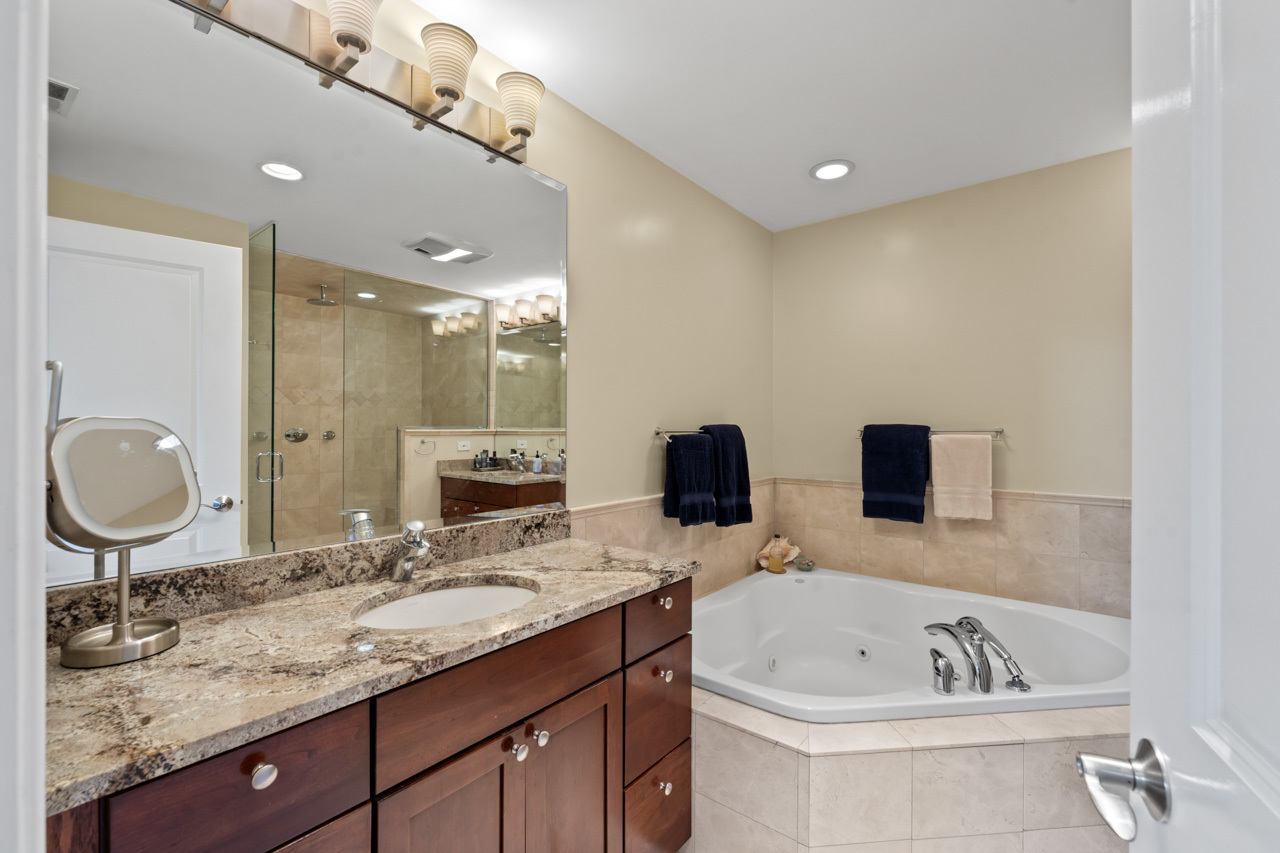 860 Kenton Road, Deerfield, IL 60015