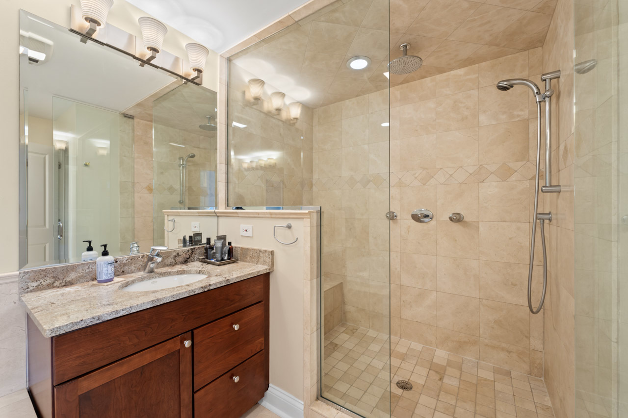 860 Kenton Road, Deerfield, IL 60015