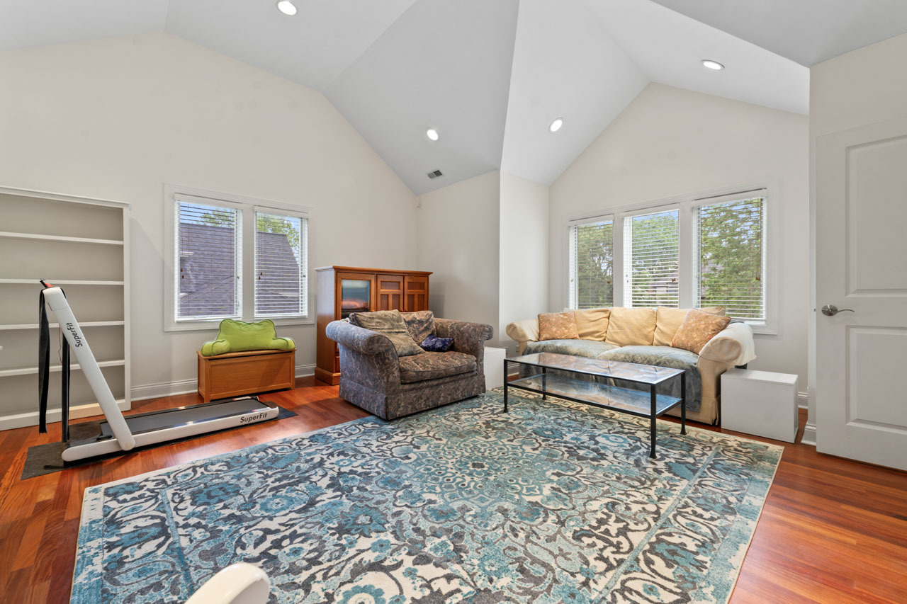 860 Kenton Road, Deerfield, IL 60015