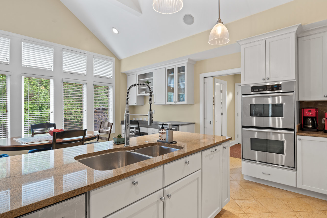 860 Kenton Road, Deerfield, IL 60015